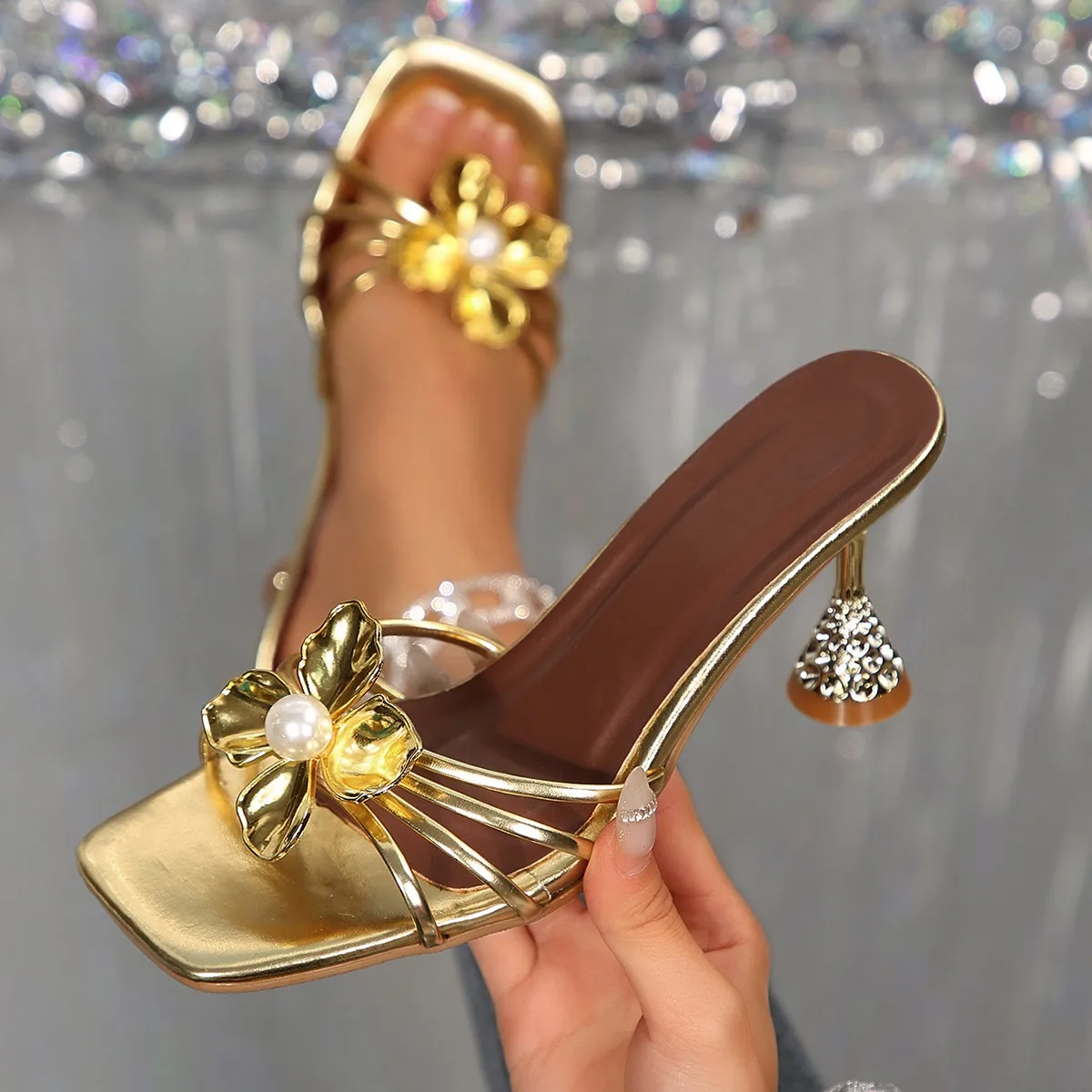 Metallic Heel Sandal - Sandal Wanita Vintage Berbahan Logam dengan